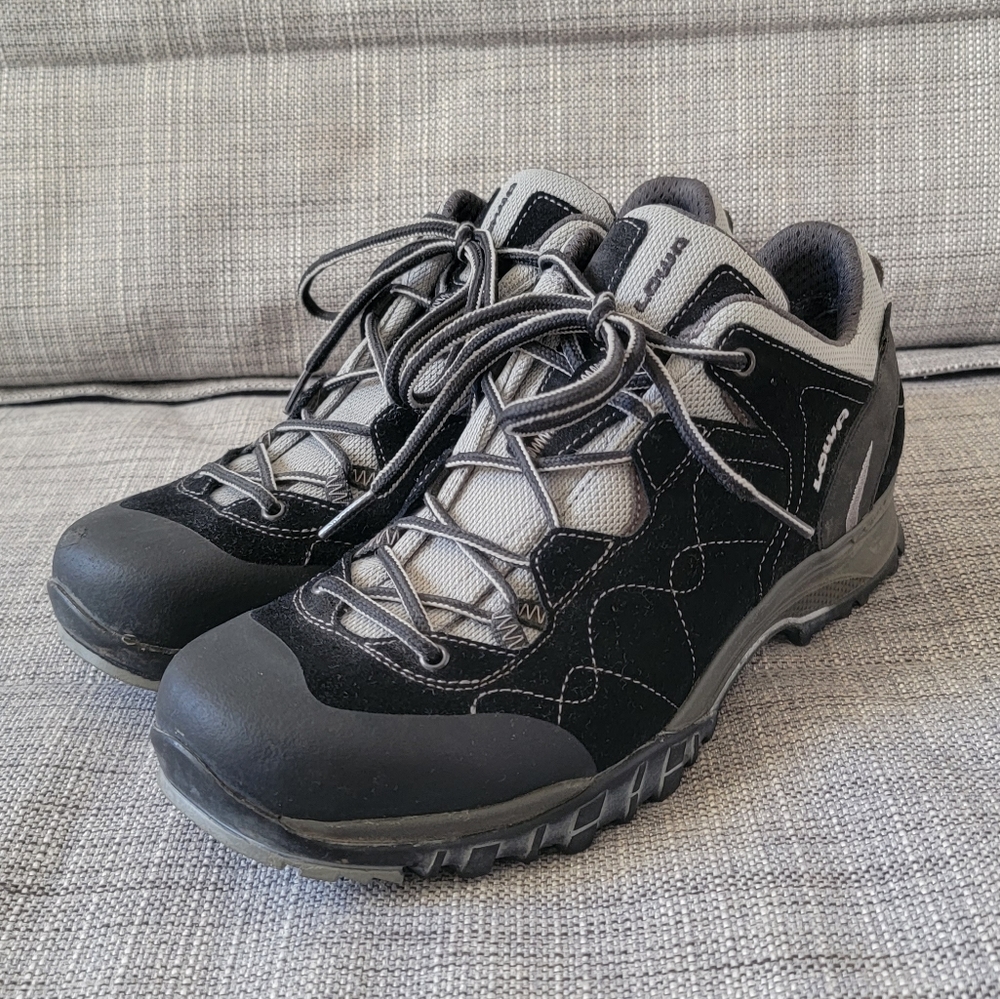 Lowa Focus GTX Hiking Shoes (size 9)